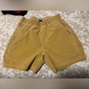 Men’s Lululemon Pace Breaker 5” Short XS, Faded Yellow